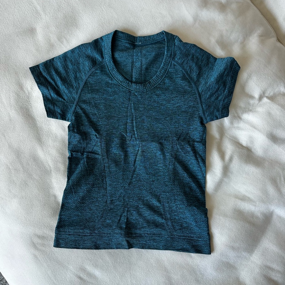NWOT Lululemon Swiftly Tech Short-Sleeve Shirt in Blue - Picture 3 of 3